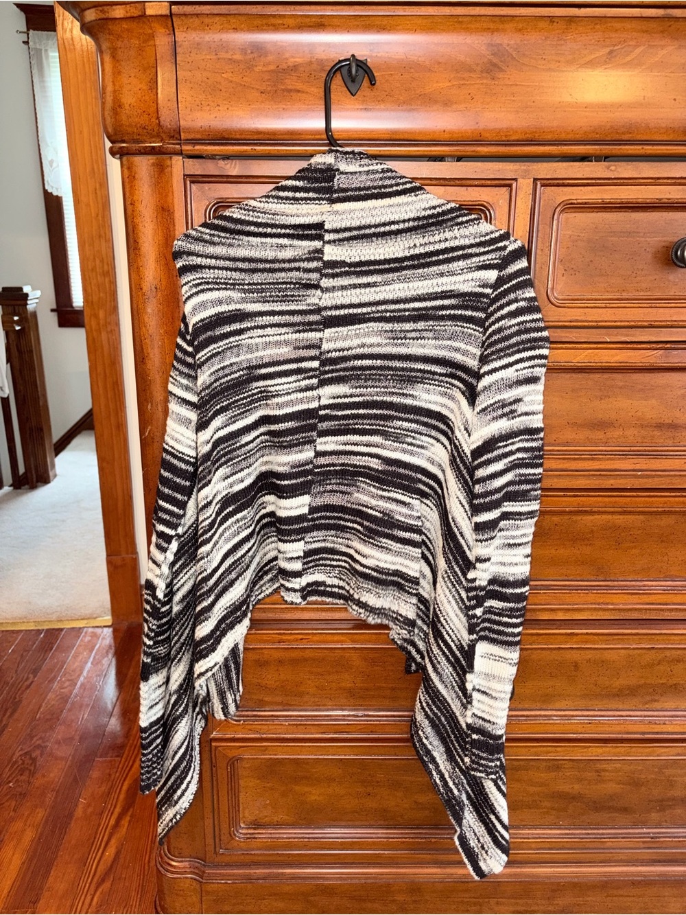 NWT New York & Company Waterfall Open Front Cardigan Black White M - Picture 2 of 7
